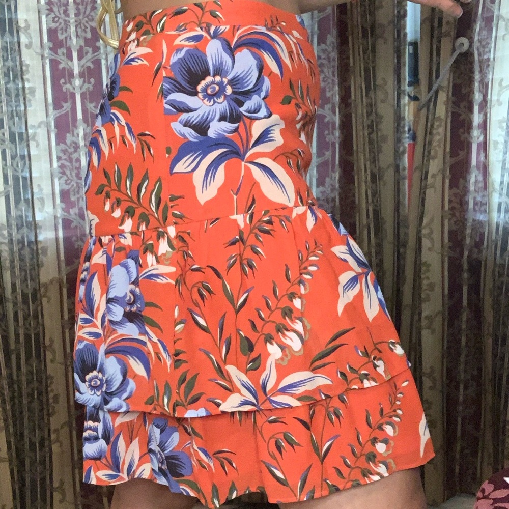 NWT LOFT red floral tiered skirt sz 4 - Picture 3 of 5